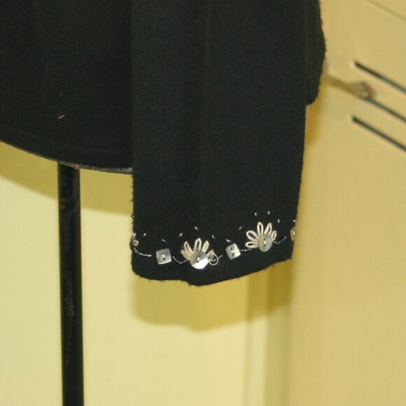 SML Design Knit Blouse With Decorations - Picture 5 of 6